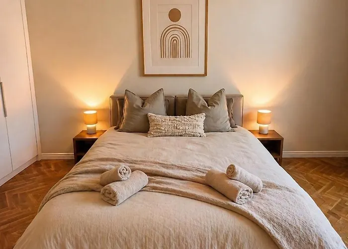 Apartman Park & Pulse - Stylish By The Park